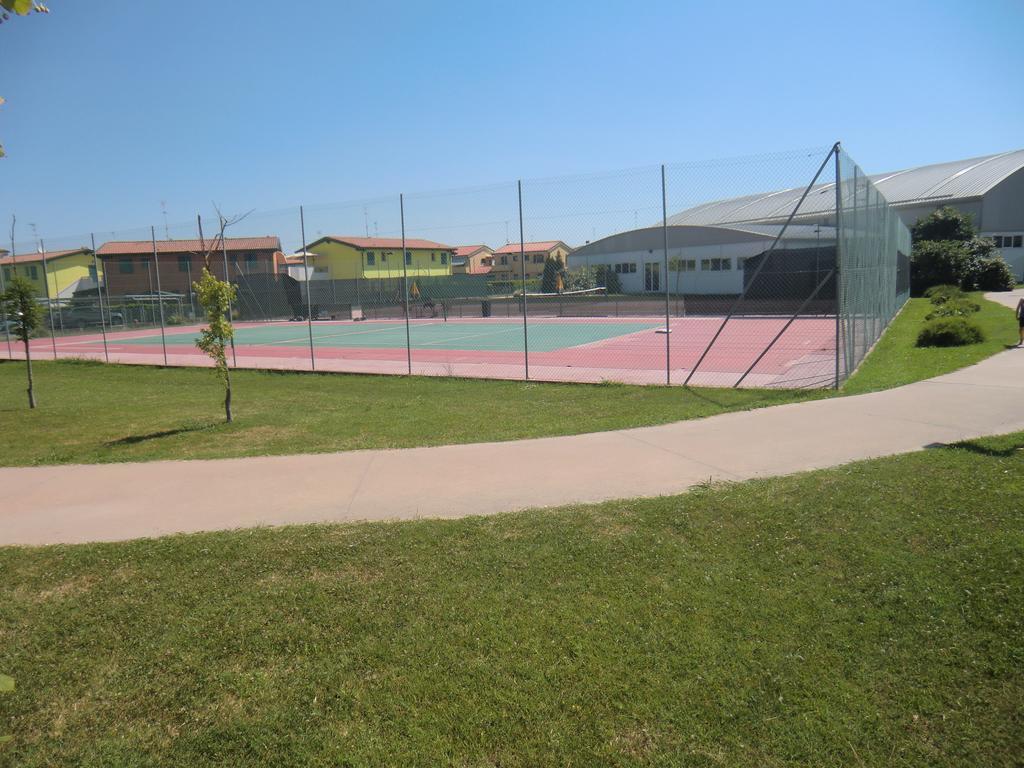 Residence Villaggio Dei Fiori Con Piscina E Posto Spiaggia Incluso Caorle Zimmer foto